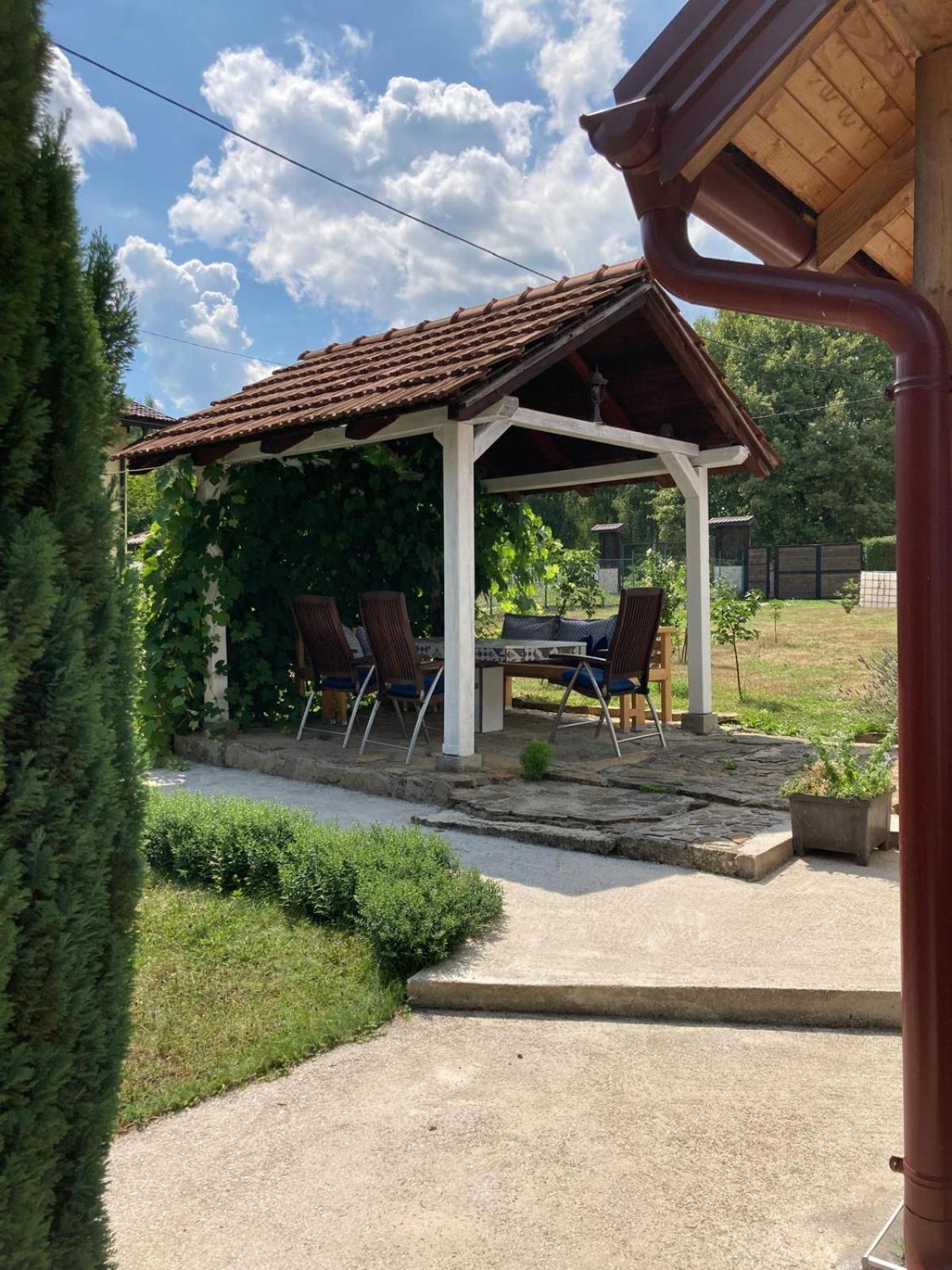 Holiday Home Tunnel Ravne Visoko Exterior foto